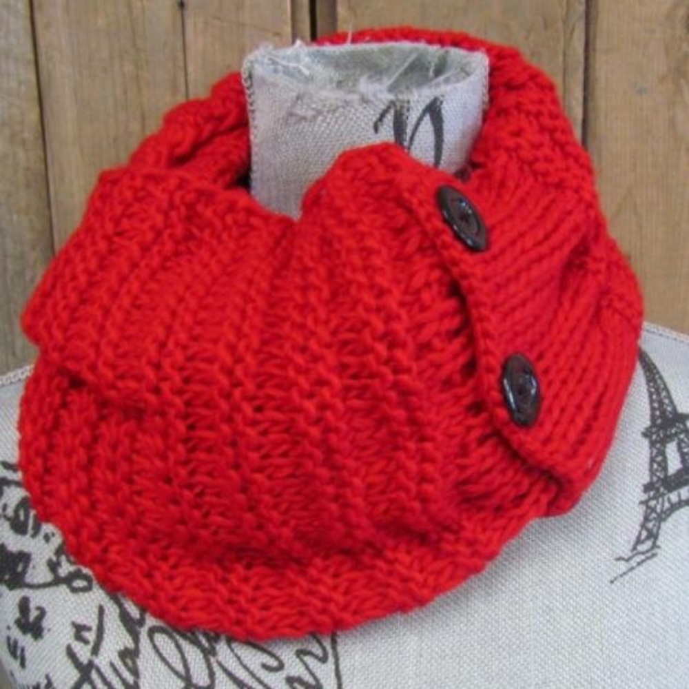 🚨Red Button Infinity Scarf🚨
